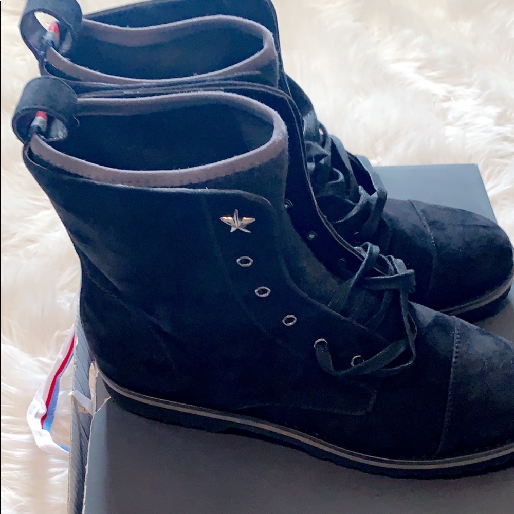 TOMMY HILFIGER BOOTs😍😍